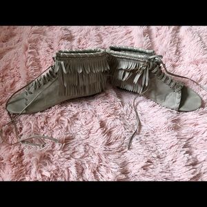 Fringe Ice Grey Sandals